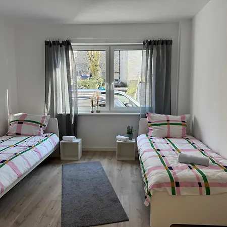 Moderne 2- Zimmer- Monteurwohnung, Gute Verkehrsanbindung, Internet Inklusive Apartamento *